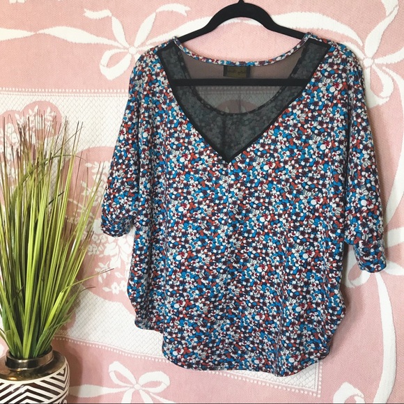 Lindsey Michelle floral shirt front long back top - Picture 5 of 6